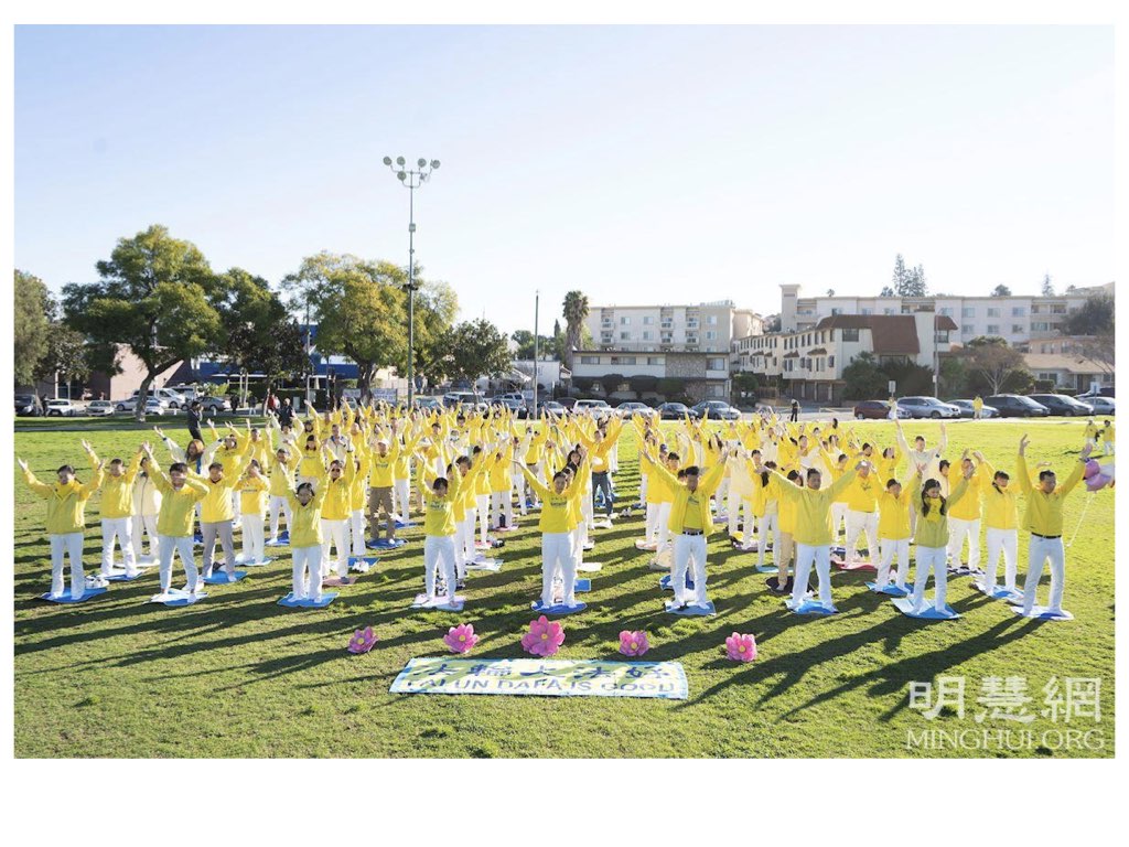 Image for article ​ลอสแอนเจลิส แคลิฟอร์เนีย : ผู้ฝึกฝ่าหลุนต้าฝ่าขอบคุณท่านอาจารย์หลี่ก่อนถึงวันตรุษจีน