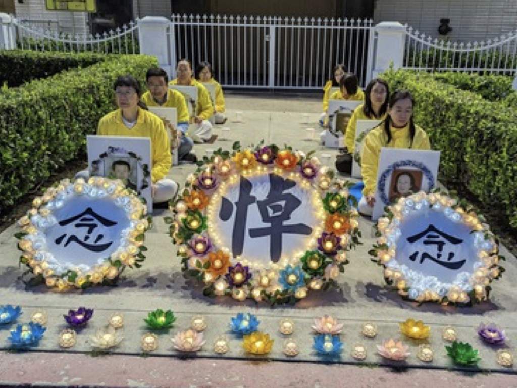 Image for article ลอสแอนเจลิส สหรัฐอเมริกา : ผู้ฝึกเรียกร้องให้ยุติการประทุษร้ายระหว่างการชุมนุมและจุดเทียนรำลึกถึงการอุทธรณ์ในวันที่ 25 เมษายน