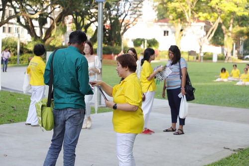 Image for article สิงคโปร์ : ผู้ฝึกรำลึกถึงการอุทธรณ์ในวันที่ 25 เมษายนและสร้างความตระหนักรู้ถึงการประทุษร้ายอย่างต่อเนื่องโดยพรรคคอมมิวนิสต์จีน