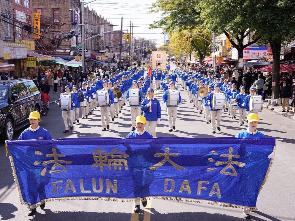 Image for article บรูคลิน นิวยอร์ก : ขบวนพาเหรดใหญ่เพื่อเฉลิมฉลองชาวจีนที่ลาออกจากองค์กรของพรรคคอมมิวนิสต์จีน 420 ล้านคน