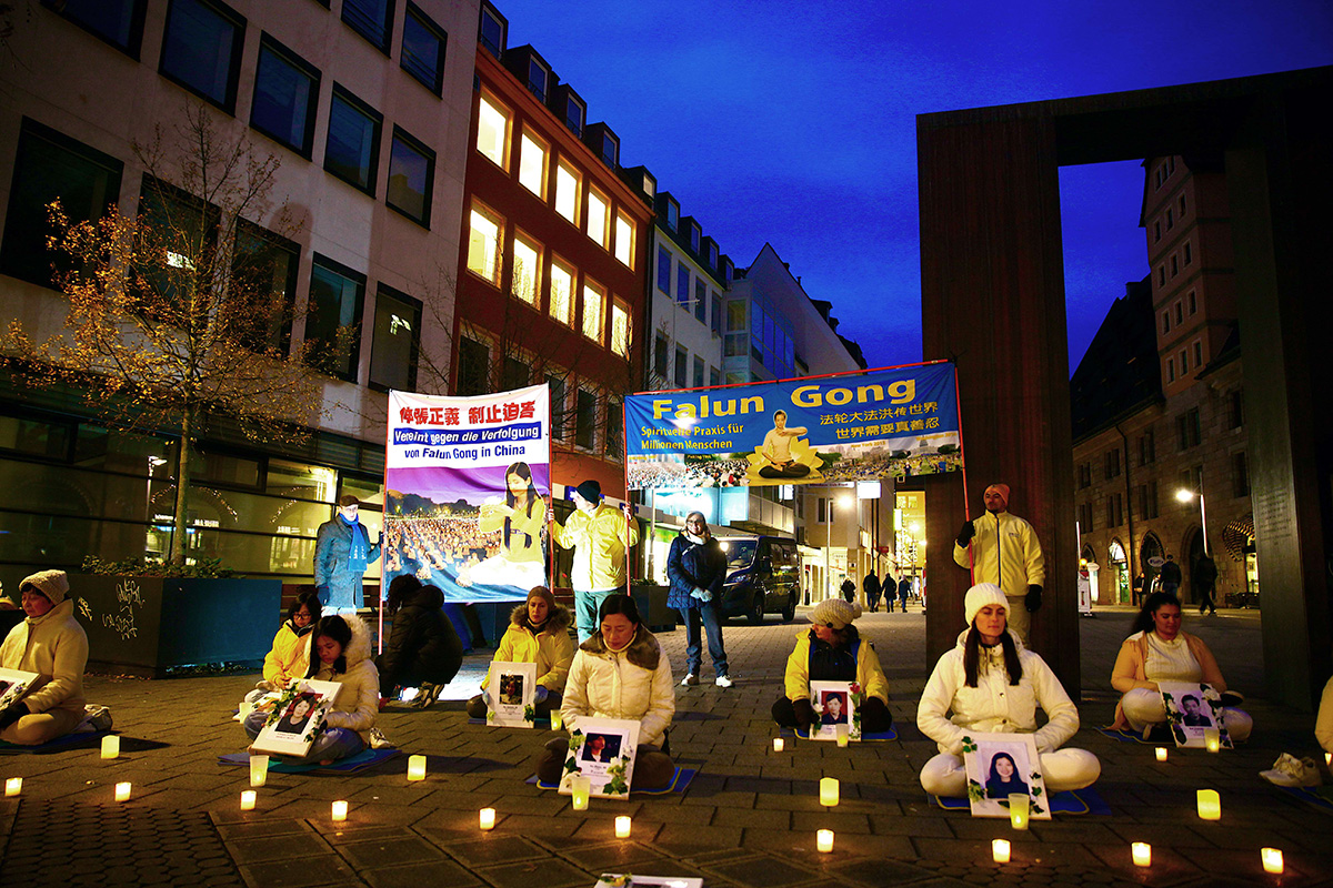 Image for article เยอรมนี : ผู้ฝึกจัดกิจกรรมที่เมืองนูเรมเบิร์กในวันสิทธิมนุษยชนสากลเพื่อบอกผู้คนเกี่ยวกับการประทุษร้าย