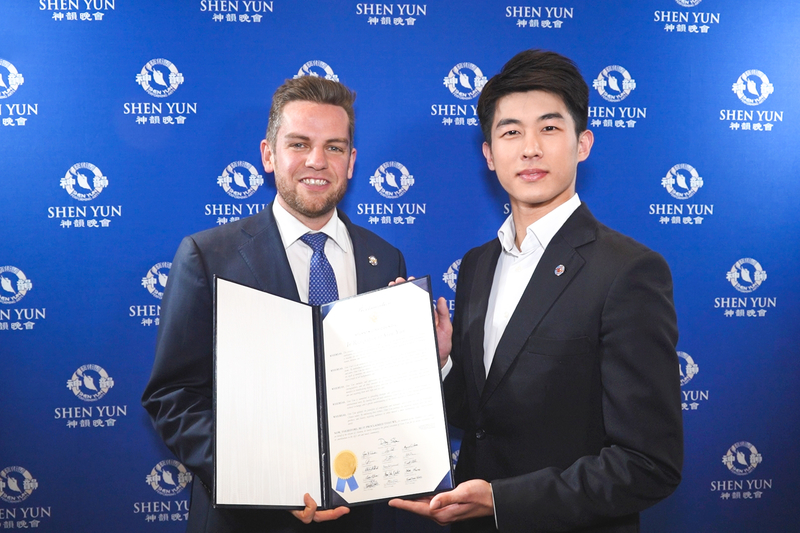 Image for article ผู้ชมในสามภาคพื้นทวีปเริ่มต้นปีใหม่กับเสินยวิ่น : “มาตรฐานสูงอย่างเหลือเชื่อ”