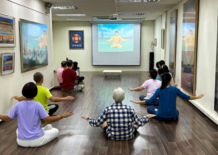 Image for article สิงคโปร์ : ผู้ฝึกใหม่เข้าร่วมการสัมมนาฝ่าหลุนต้าฝ่า 9 วัน