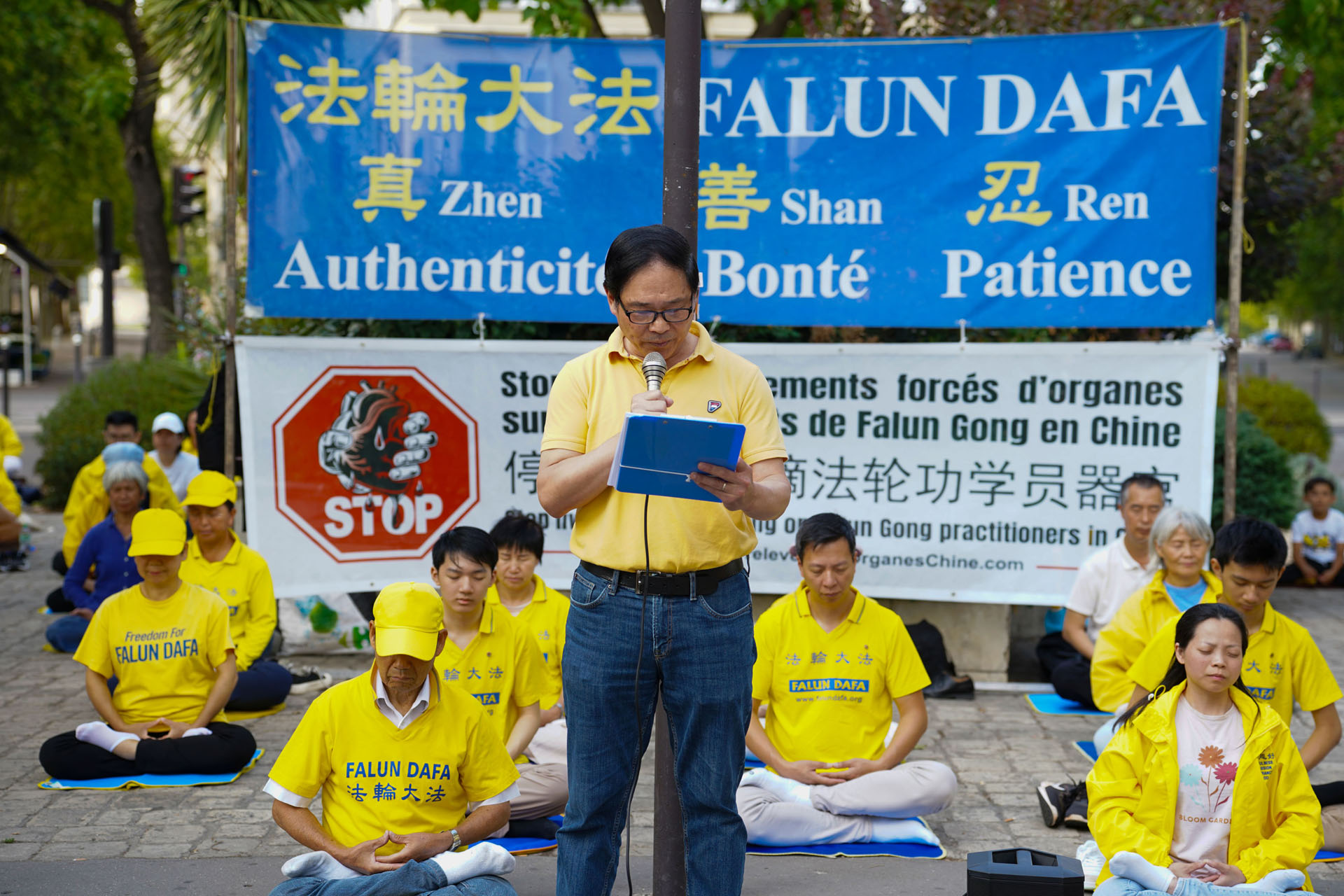 Image for article ฝรั่งเศส : การชุมนุมในปารีสเพื่อเรียกร้องให้ยุติการประทุษร้ายที่ดำเนินมานานหลายสิบปี