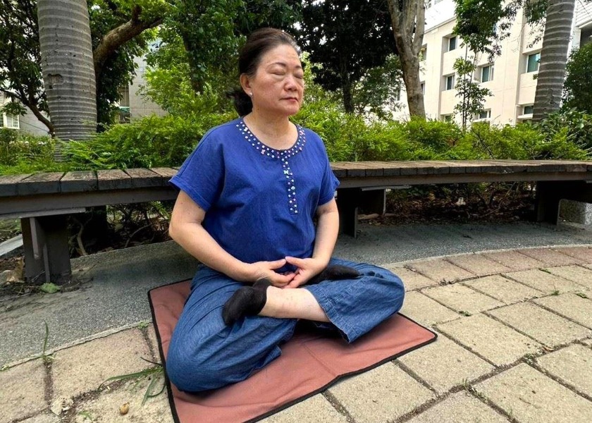 Image for article ฝ่าหลุนต้าฝ่านำทางผู้หญิงคนหนึ่งให้ผ่านพ้นความวุ่นวายที่พลิกผันชีวิต