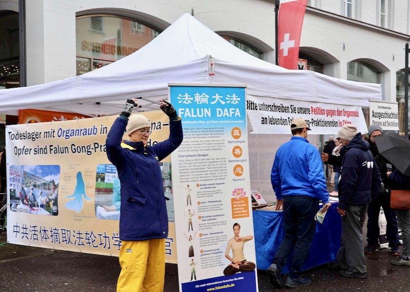 Image for article เยอรมนี : คนในท้องถิ่นและนักท่องเที่ยวประณามการประทุษร้ายฝ่าหลุนต้าฝ่าระหว่างกิจกรรมที่ทะเลสาบ Constance (ตอนที่ 2)