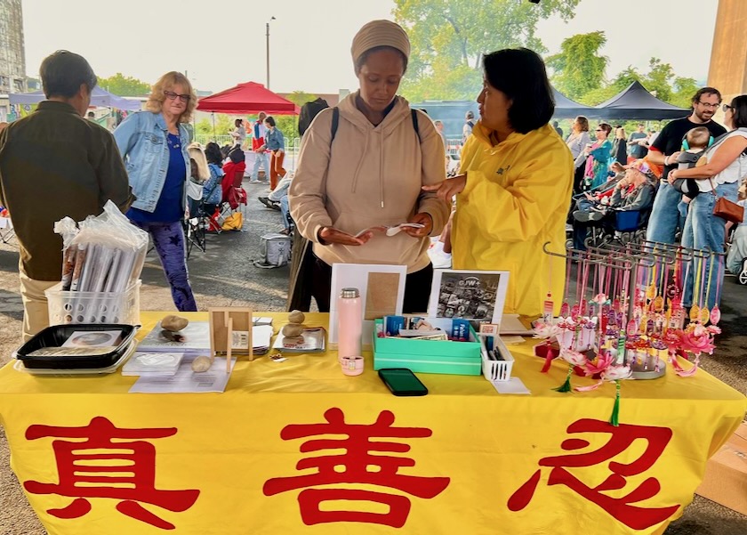 Image for article ออลบานี นิวยอร์ก : ผู้เข้าร่วมเทศกาลดนตรีแจซริมแม่น้ําเรียนรู้เกี่ยวกับฝ่าหลุนต้าฝ่า