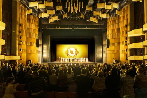 Image for article Waxahachie รัฐเท็กซัส : ประกาศเกียรติคุณเชิดชูคณะศิลปะการแสดงเสินยวิ่น